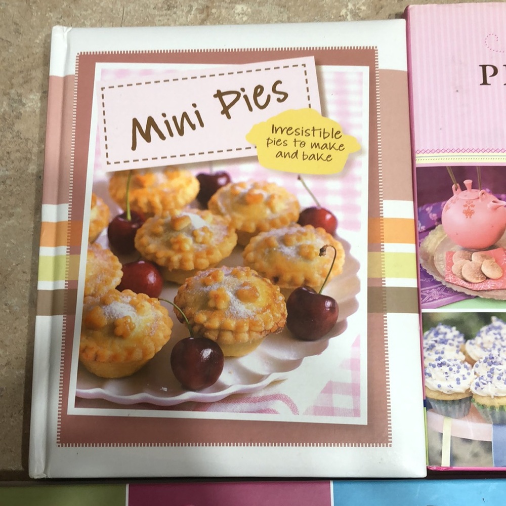 Cookbook Set - Picture 5 of 6